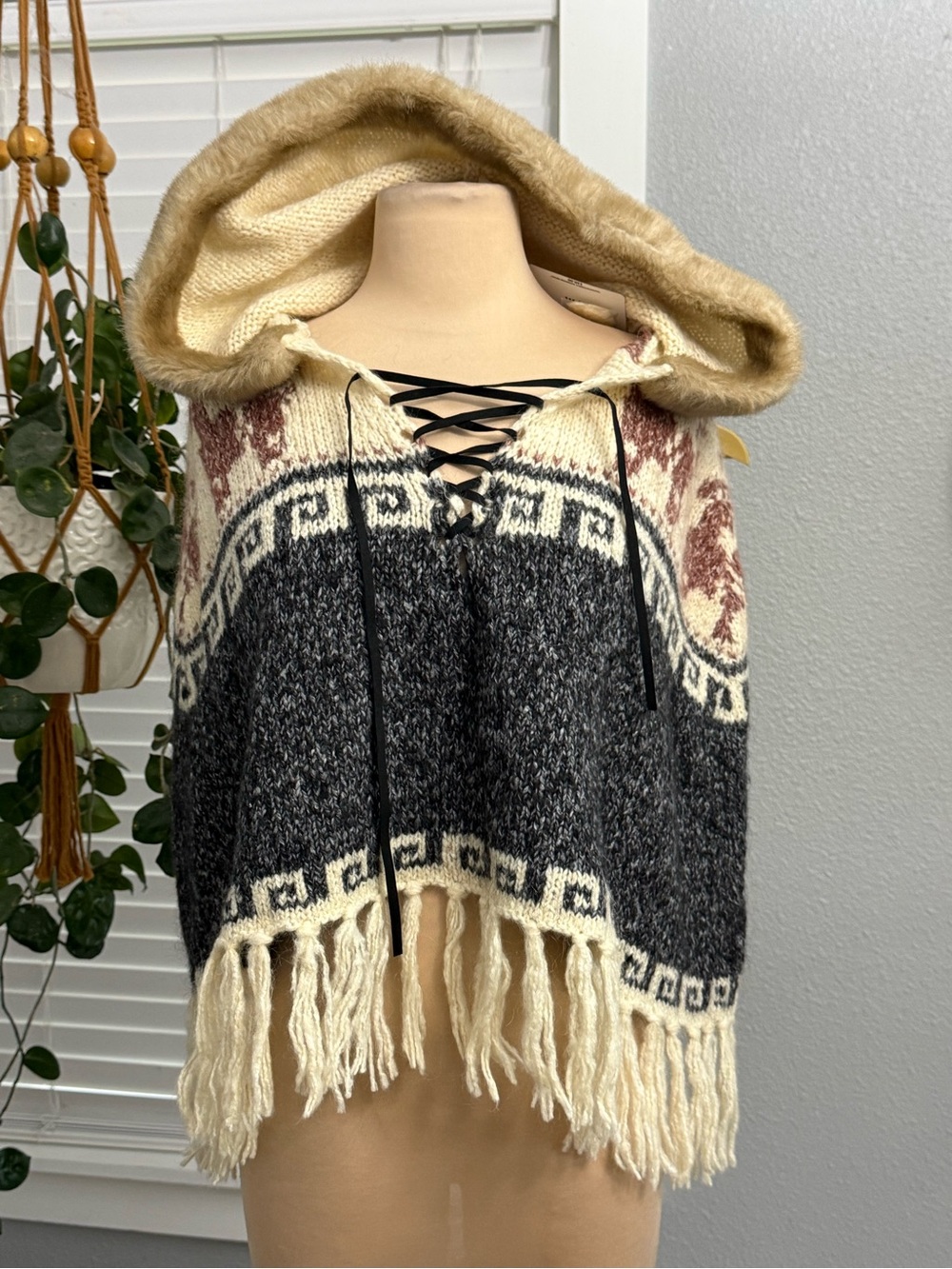 NWT Vintage-Style Fair Isle Knit Hooded Poncho in Charcoal Gray Cream Size S/M